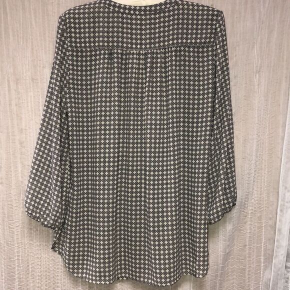 Max Studio S Medallion Print Long Sleeve Pullover 3 Button Front V-Neck Blouse - Picture 10 of 16